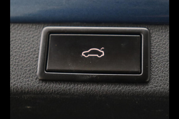 Škoda Octavia 1.5 TSI First Edition | Panoramadak | Trekhaak | Stoelverwarming | Matrix LED | Adaptive cruise | Sfeerverlichting | Carplay | Keyless | Virtual Cockpit | 18'' | Half leder | Climate control