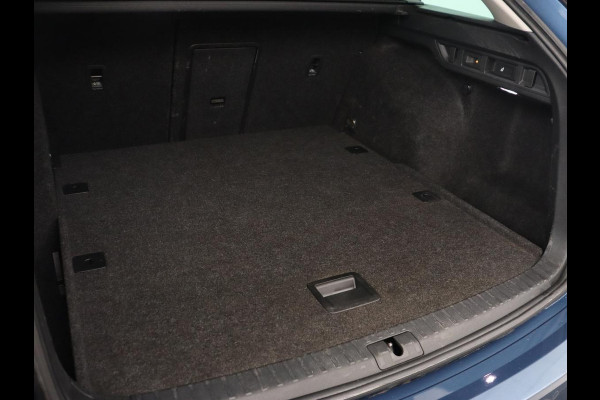 Škoda Octavia 1.5 TSI First Edition | Panoramadak | Trekhaak | Stoelverwarming | Matrix LED | Adaptive cruise | Sfeerverlichting | Carplay | Keyless | Virtual Cockpit | 18'' | Half leder | Climate control