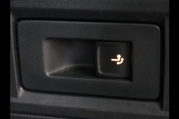 Škoda Octavia 1.5 TSI First Edition | Panoramadak | Trekhaak | Stoelverwarming | Matrix LED | Adaptive cruise | Sfeerverlichting | Carplay | Keyless | Virtual Cockpit | 18'' | Half leder | Climate control