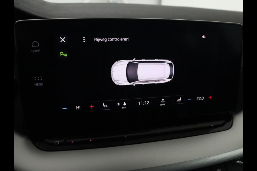 Škoda Octavia 1.5 TSI First Edition | Panoramadak | Trekhaak | Stoelverwarming | Matrix LED | Adaptive cruise | Sfeerverlichting | Carplay | Keyless | Virtual Cockpit | 18'' | Half leder | Climate control