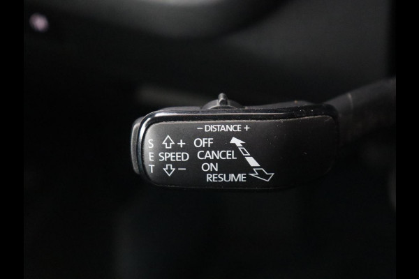 Škoda Octavia 1.5 TSI First Edition | Panoramadak | Trekhaak | Stoelverwarming | Matrix LED | Adaptive cruise | Sfeerverlichting | Carplay | Keyless | Virtual Cockpit | 18'' | Half leder | Climate control