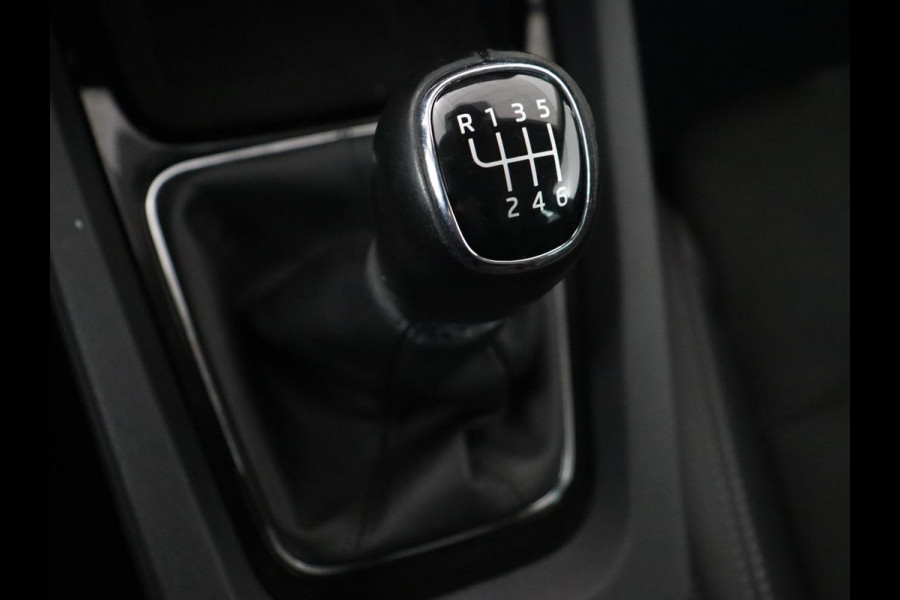 Škoda Octavia 1.5 TSI First Edition | Panoramadak | Trekhaak | Stoelverwarming | Matrix LED | Adaptive cruise | Sfeerverlichting | Carplay | Keyless | Virtual Cockpit | 18'' | Half leder | Climate control