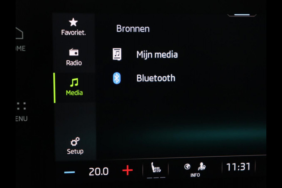 Škoda Octavia 1.5 TSI First Edition | Panoramadak | Trekhaak | Stoelverwarming | Matrix LED | Adaptive cruise | Sfeerverlichting | Carplay | Keyless | Virtual Cockpit | 18'' | Half leder | Climate control