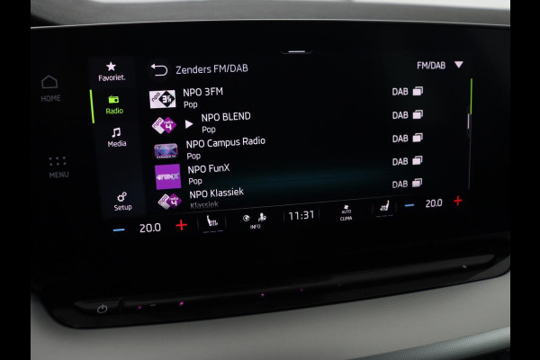 Škoda Octavia 1.5 TSI First Edition | Panoramadak | Trekhaak | Stoelverwarming | Matrix LED | Adaptive cruise | Sfeerverlichting | Carplay | Keyless | Virtual Cockpit | 18'' | Half leder | Climate control