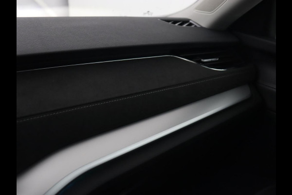 Škoda Octavia 1.5 TSI First Edition | Panoramadak | Trekhaak | Stoelverwarming | Matrix LED | Adaptive cruise | Sfeerverlichting | Carplay | Keyless | Virtual Cockpit | 18'' | Half leder | Climate control