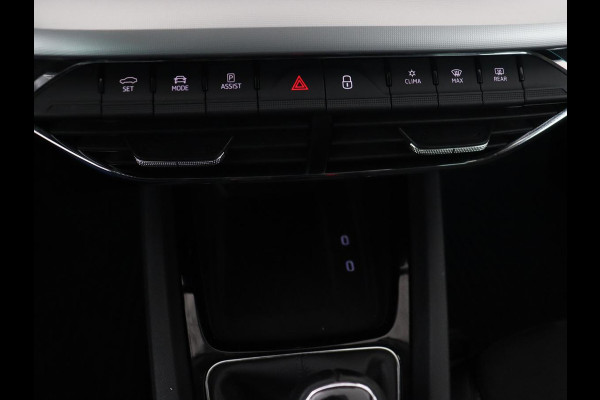 Škoda Octavia 1.5 TSI First Edition | Panoramadak | Trekhaak | Stoelverwarming | Matrix LED | Adaptive cruise | Sfeerverlichting | Carplay | Keyless | Virtual Cockpit | 18'' | Half leder | Climate control
