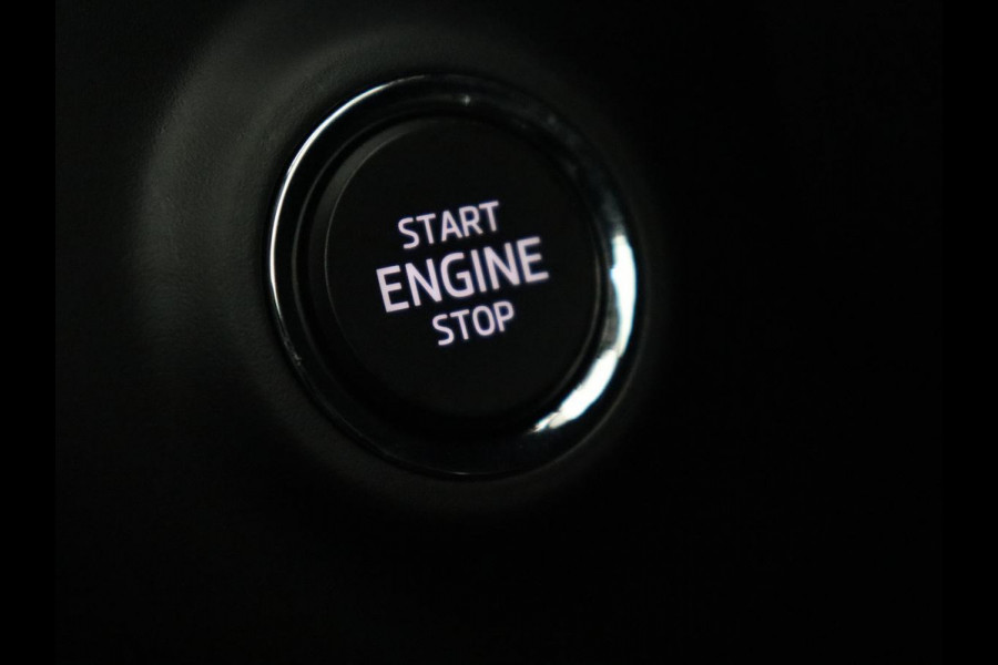 Škoda Octavia 1.5 TSI First Edition | Panoramadak | Trekhaak | Stoelverwarming | Matrix LED | Adaptive cruise | Sfeerverlichting | Carplay | Keyless | Virtual Cockpit | 18'' | Half leder | Climate control