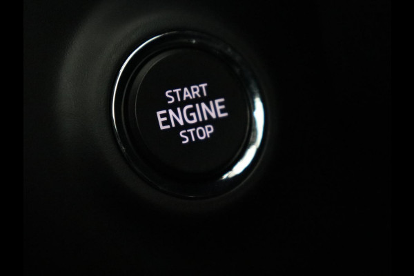 Škoda Octavia 1.5 TSI First Edition | Panoramadak | Trekhaak | Stoelverwarming | Matrix LED | Adaptive cruise | Sfeerverlichting | Carplay | Keyless | Virtual Cockpit | 18'' | Half leder | Climate control