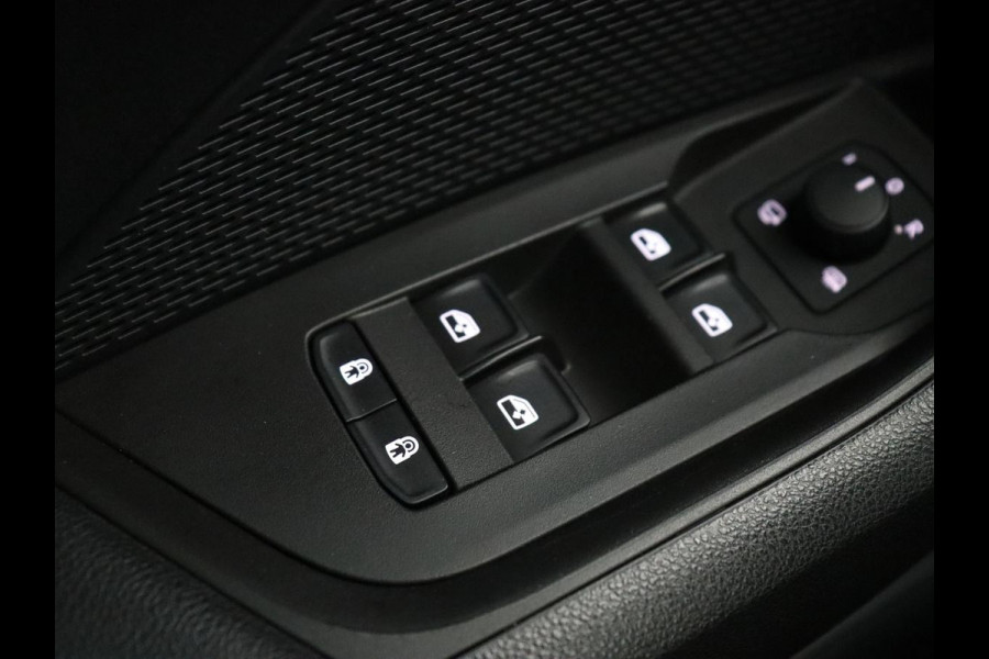 Škoda Octavia 1.5 TSI First Edition | Panoramadak | Trekhaak | Stoelverwarming | Matrix LED | Adaptive cruise | Sfeerverlichting | Carplay | Keyless | Virtual Cockpit | 18'' | Half leder | Climate control