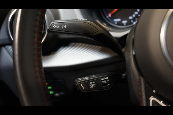 Audi Q2 35 TFSI 3x S-Line Black Optik AUTOMAAT-ACC-AMBIANCE-CARPLAY-FULL LED-KEYLESS-STOELVERWARMING