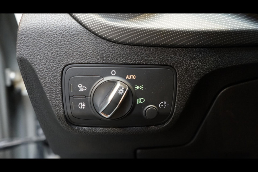 Audi Q2 35 TFSI 3x S-Line Black Optik AUTOMAAT-ACC-AMBIANCE-CARPLAY-FULL LED-KEYLESS-STOELVERWARMING