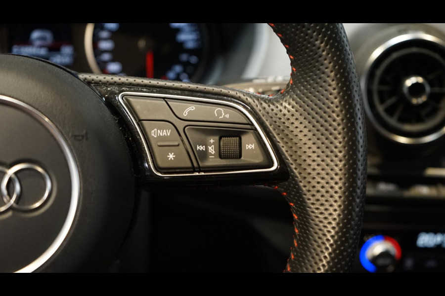 Audi Q2 35 TFSI 3x S-Line Black Optik AUTOMAAT-ACC-AMBIANCE-CARPLAY-FULL LED-KEYLESS-STOELVERWARMING