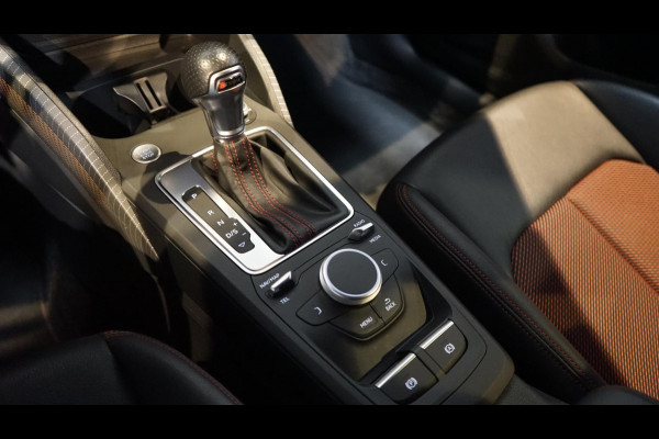 Audi Q2 35 TFSI 3x S-Line Black Optik AUTOMAAT-ACC-AMBIANCE-CARPLAY-FULL LED-KEYLESS-STOELVERWARMING