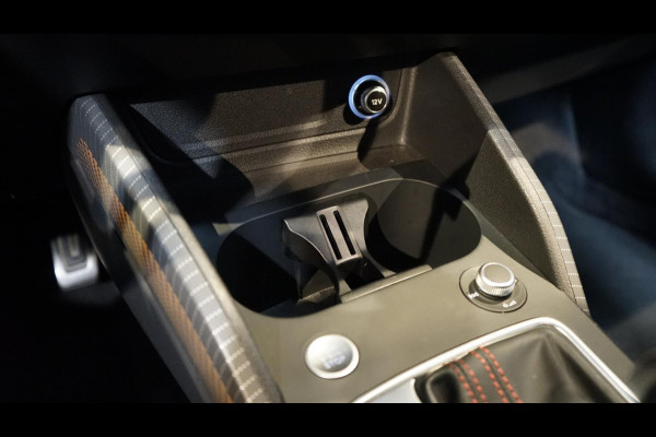 Audi Q2 35 TFSI 3x S-Line Black Optik AUTOMAAT-ACC-AMBIANCE-CARPLAY-FULL LED-KEYLESS-STOELVERWARMING