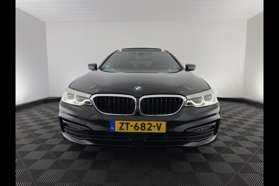 BMW 5 Serie Touring 530d Sportline High Executive Aut. *PANO | LUXURY-LEATHER | FULL-LED | MEMORY-PACK | TOP-VIEW | HEATED-COMFORTSEATS | NAVI-FULLMAP | PRIVACY-GLASS | AMBIENT-LIGHT | ECC | CARPLAY | PDC | TOWBAR | SHIFT-PADDLES | 20"ALU*
