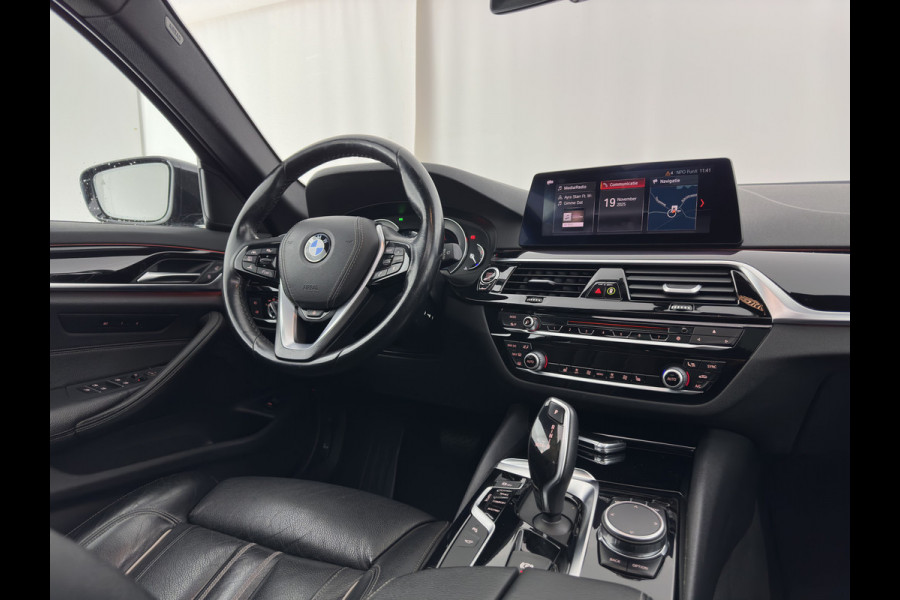 BMW 5 Serie Touring 530d Sportline High Executive Aut. *PANO | LUXURY-LEATHER | FULL-LED | MEMORY-PACK | TOP-VIEW | HEATED-COMFORTSEATS | NAVI-FULLMAP | PRIVACY-GLASS | AMBIENT-LIGHT | ECC | CARPLAY | PDC | TOWBAR | SHIFT-PADDLES | 20"ALU*