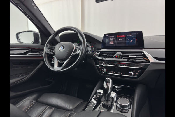 BMW 5 Serie Touring 530d Sportline High Executive Aut. *PANO | LUXURY-LEATHER | FULL-LED | MEMORY-PACK | TOP-VIEW | HEATED-COMFORTSEATS | NAVI-FULLMAP | PRIVACY-GLASS | AMBIENT-LIGHT | ECC | CARPLAY | PDC | TOWBAR | SHIFT-PADDLES | 20"ALU*