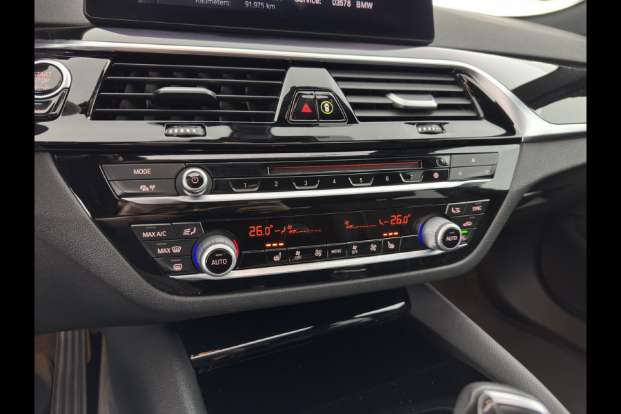 BMW 5 Serie Touring 530d Sportline High Executive Aut. *PANO | LUXURY-LEATHER | FULL-LED | MEMORY-PACK | TOP-VIEW | HEATED-COMFORTSEATS | NAVI-FULLMAP | PRIVACY-GLASS | AMBIENT-LIGHT | ECC | CARPLAY | PDC | TOWBAR | SHIFT-PADDLES | 20"ALU*