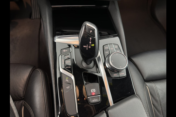 BMW 5 Serie Touring 530d Sportline High Executive Aut. *PANO | LUXURY-LEATHER | FULL-LED | MEMORY-PACK | TOP-VIEW | HEATED-COMFORTSEATS | NAVI-FULLMAP | PRIVACY-GLASS | AMBIENT-LIGHT | ECC | CARPLAY | PDC | TOWBAR | SHIFT-PADDLES | 20"ALU*