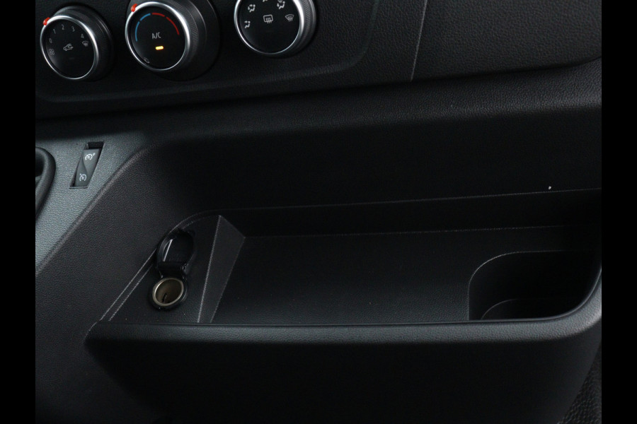 Renault Master T33 2.3 dCi 135PK L2H2 Comfort / NAVIGATIE / CRUISE CONTROL / PARKEERSENSOREN