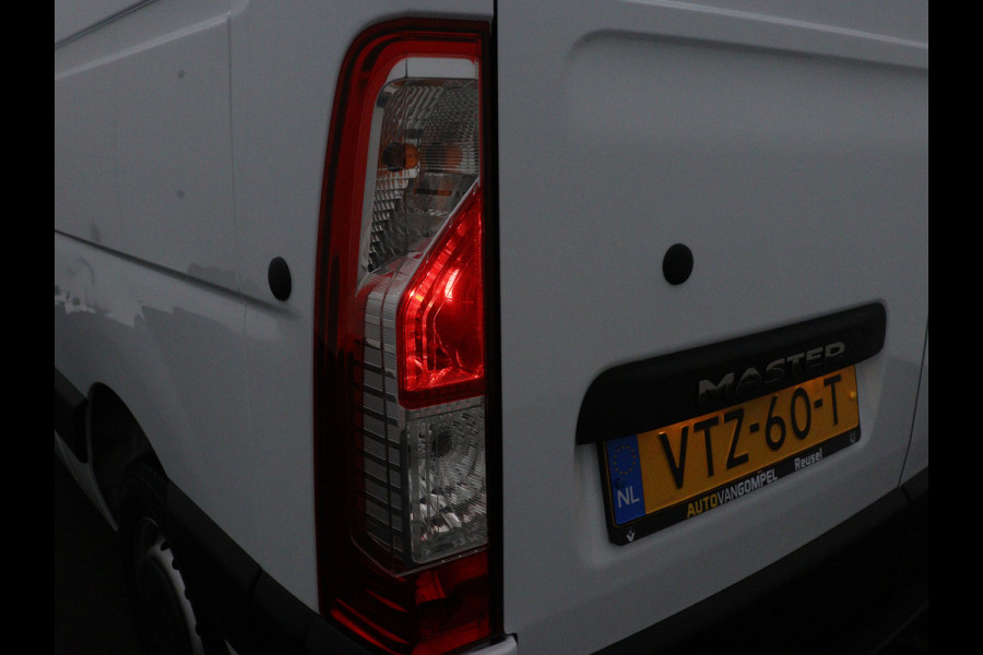 Renault Master T33 2.3 dCi 135PK L2H2 Comfort / NAVIGATIE / CRUISE CONTROL / PARKEERSENSOREN