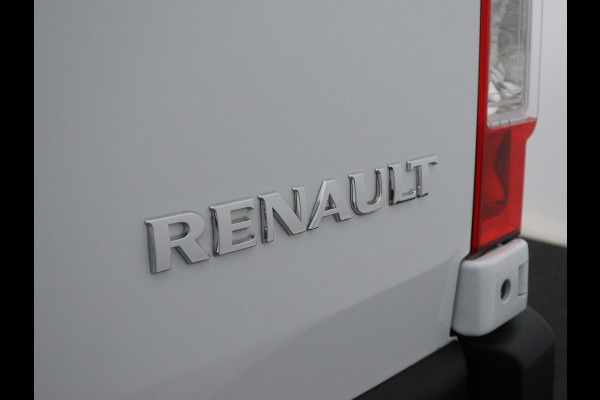 Renault Master T33 2.3 dCi 135PK L2H2 Comfort / NAVIGATIE / CRUISE CONTROL / PARKEERSENSOREN