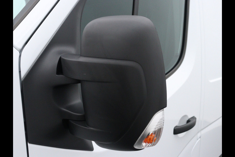 Renault Master T33 2.3 dCi 135PK L2H2 Comfort / NAVIGATIE / CRUISE CONTROL / PARKEERSENSOREN
