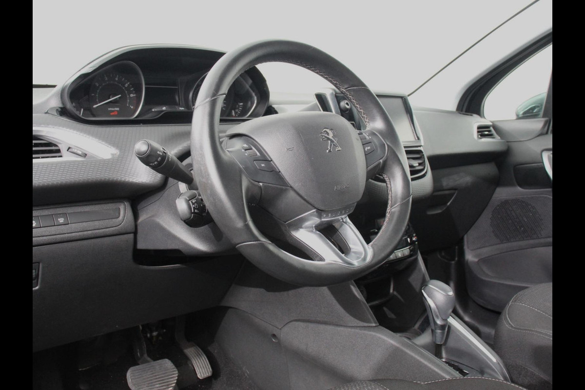 Peugeot 208 1.2 PureTech 110pk Automaat Allure | Cruise control | Parkeersensoren achter | LED | Navigatie | Climate Control | Extra Getint glas | Lichtmetalen Velgen