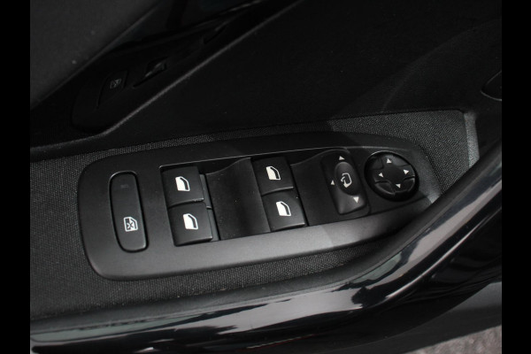 Peugeot 208 1.2 PureTech 110pk Automaat Allure | Cruise control | Parkeersensoren achter | LED | Navigatie | Climate Control | Extra Getint glas | Lichtmetalen Velgen