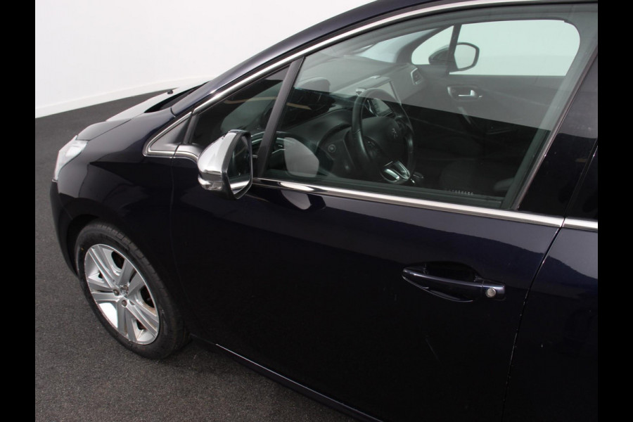 Peugeot 208 1.2 PureTech 110pk Automaat Allure | Cruise control | Parkeersensoren achter | LED | Navigatie | Climate Control | Extra Getint glas | Lichtmetalen Velgen