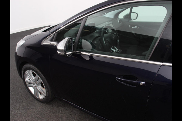 Peugeot 208 1.2 PureTech 110pk Automaat Allure | Cruise control | Parkeersensoren achter | LED | Navigatie | Climate Control | Extra Getint glas | Lichtmetalen Velgen