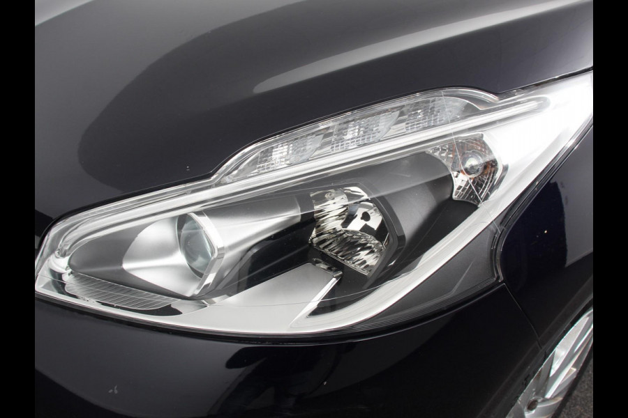 Peugeot 208 1.2 PureTech 110pk Automaat Allure | Cruise control | Parkeersensoren achter | LED | Navigatie | Climate Control | Extra Getint glas | Lichtmetalen Velgen