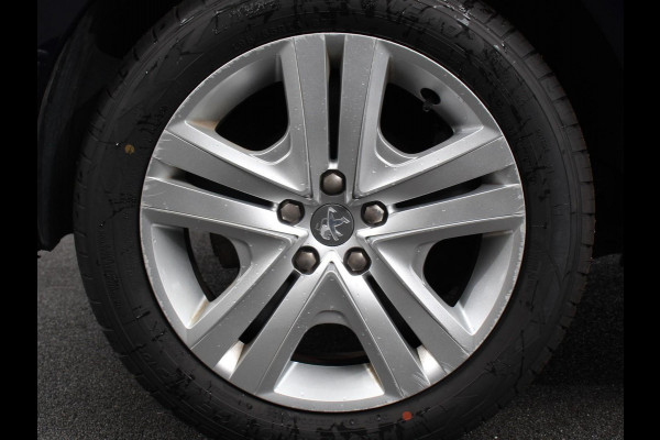 Peugeot 208 1.2 PureTech 110pk Automaat Allure | Cruise control | Parkeersensoren achter | LED | Navigatie | Climate Control | Extra Getint glas | Lichtmetalen Velgen