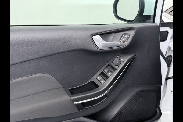 Ford Fiesta T 125PK Hybrid Titanium X Apple Carplay Android Auto Navi Bordherkenning Camera Ecc Cruise Control Pdc Lmv Privacy Glas Led Ford Sync 3 Keyless Bluetooth DAB+ 1e Eigenaar Origineel Nederlandse Auto € 26000 nieuw!
