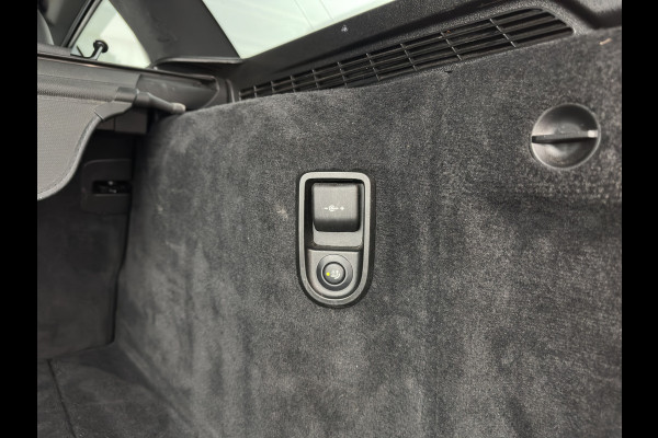 BMW 5 Serie Touring 530d Sportline High Executive Aut. *PANO | LUXURY-LEATHER | FULL-LED | MEMORY-PACK | TOP-VIEW | HEATED-COMFORTSEATS | NAVI-FULLMAP | PRIVACY-GLASS | AMBIENT-LIGHT | ECC | CARPLAY | PDC | TOWBAR | SHIFT-PADDLES | 20"ALU*