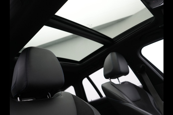 BMW 3 Serie Touring 330e M Sport Plug in Hybrid 293pk Dealer O.H PHEV | Panodak | Adaptive Onderstel | Laser LED | Alcantara Sportstoelen Memory | Head Up | Camera | 19"L.M | Keyless | Apple Carplay | Navigatie | Virtual | DAB |