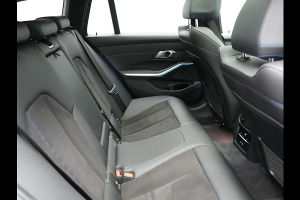 BMW 3 Serie Touring 330e M Sport Plug in Hybrid 293pk Dealer O.H PHEV | Panodak | Adaptive Onderstel | Laser LED | Alcantara Sportstoelen Memory | Head Up | Camera | 19"L.M | Keyless | Apple Carplay | Navigatie | Virtual | DAB |