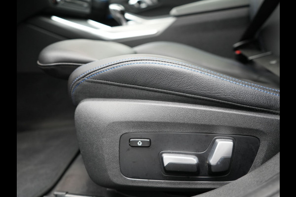BMW 3 Serie Touring 330e M Sport Plug in Hybrid 293pk Dealer O.H PHEV | Panodak | Adaptive Onderstel | Laser LED | Alcantara Sportstoelen Memory | Head Up | Camera | 19"L.M | Keyless | Apple Carplay | Navigatie | Virtual | DAB |