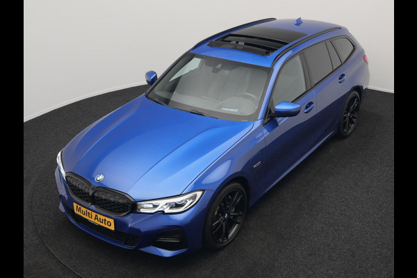 BMW 3 Serie Touring 330e M Sport Plug in Hybrid 293pk Dealer O.H PHEV | Panodak | Adaptive Onderstel | Laser LED | Alcantara Sportstoelen Memory | Head Up | Camera | 19"L.M | Keyless | Apple Carplay | Navigatie | Virtual | DAB |