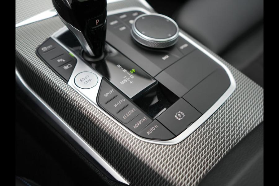 BMW 3 Serie Touring 330e M Sport Plug in Hybrid 293pk Dealer O.H PHEV | Panodak | Adaptive Onderstel | Laser LED | Alcantara Sportstoelen Memory | Head Up | Camera | 19"L.M | Keyless | Apple Carplay | Navigatie | Virtual | DAB |