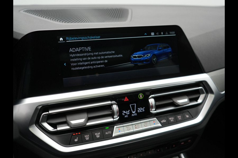 BMW 3 Serie Touring 330e M Sport Plug in Hybrid 293pk Dealer O.H PHEV | Panodak | Adaptive Onderstel | Laser LED | Alcantara Sportstoelen Memory | Head Up | Camera | 19"L.M | Keyless | Apple Carplay | Navigatie | Virtual | DAB |