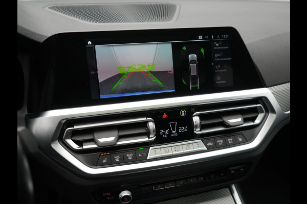 BMW 3 Serie Touring 330e M Sport Plug in Hybrid 293pk Dealer O.H PHEV | Panodak | Adaptive Onderstel | Laser LED | Alcantara Sportstoelen Memory | Head Up | Camera | 19"L.M | Keyless | Apple Carplay | Navigatie | Virtual | DAB |