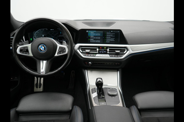 BMW 3 Serie Touring 330e M Sport Plug in Hybrid 293pk Dealer O.H PHEV | Panodak | Adaptive Onderstel | Laser LED | Alcantara Sportstoelen Memory | Head Up | Camera | 19"L.M | Keyless | Apple Carplay | Navigatie | Virtual | DAB |