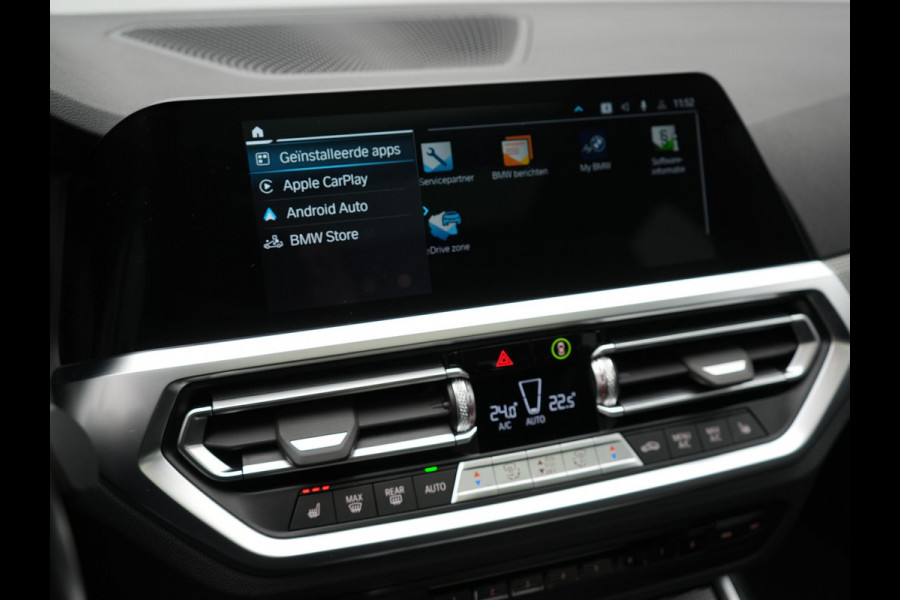 BMW 3 Serie Touring 330e M Sport Plug in Hybrid 293pk Dealer O.H PHEV | Panodak | Adaptive Onderstel | Laser LED | Alcantara Sportstoelen Memory | Head Up | Camera | 19"L.M | Keyless | Apple Carplay | Navigatie | Virtual | DAB |