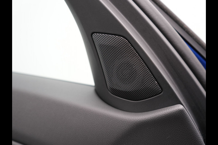 BMW 3 Serie Touring 330e M Sport Plug in Hybrid 293pk Dealer O.H PHEV | Panodak | Adaptive Onderstel | Laser LED | Alcantara Sportstoelen Memory | Head Up | Camera | 19"L.M | Keyless | Apple Carplay | Navigatie | Virtual | DAB |