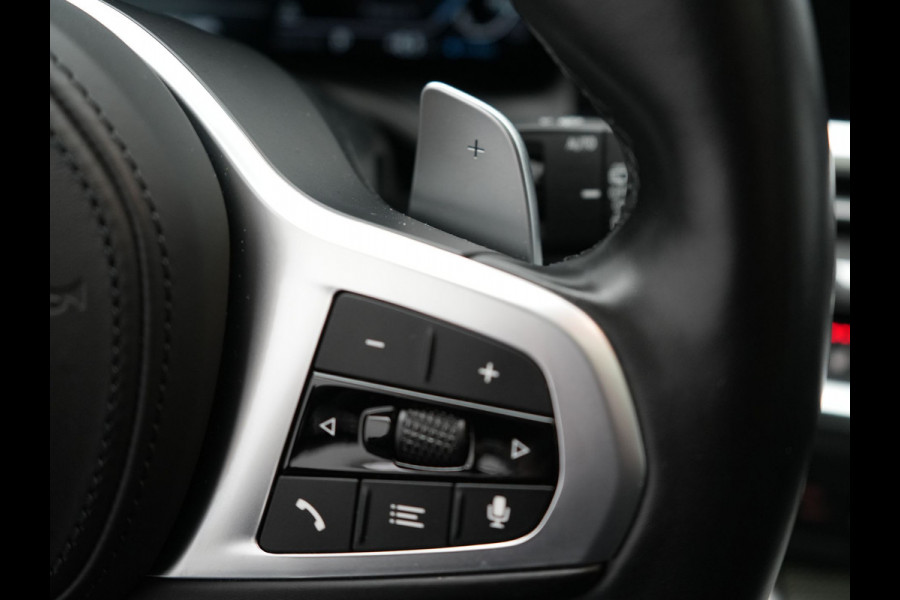 BMW 3 Serie Touring 330e M Sport Plug in Hybrid 293pk Dealer O.H PHEV | Panodak | Adaptive Onderstel | Laser LED | Alcantara Sportstoelen Memory | Head Up | Camera | 19"L.M | Keyless | Apple Carplay | Navigatie | Virtual | DAB |