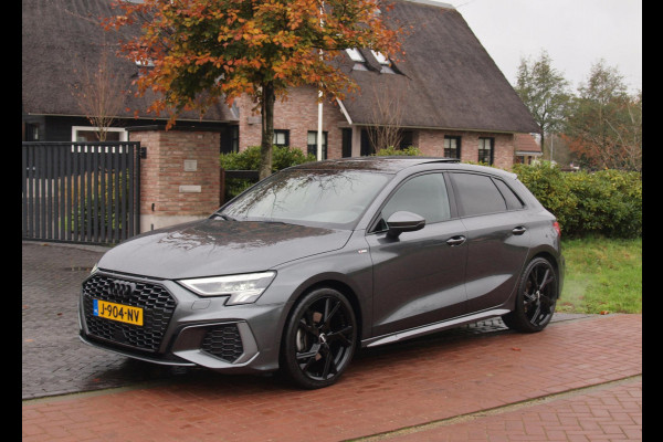 Audi A3 Sportback 35 TFSI S edition | 2X S-Line | Schuifdak | 19 Inch | Black Optic | NL-Auto |