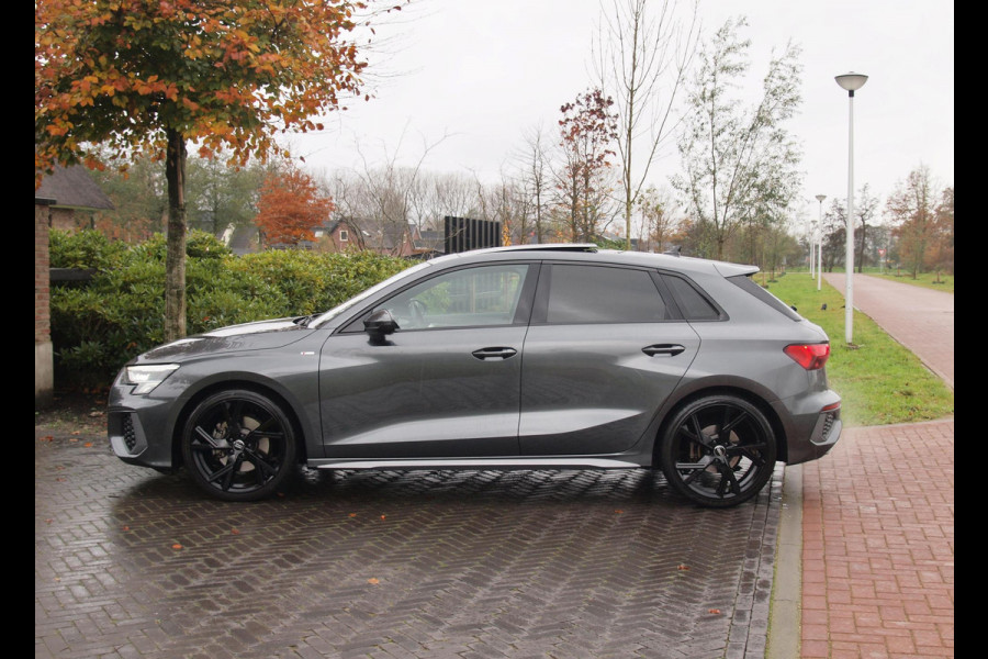 Audi A3 Sportback 35 TFSI S edition | 2X S-Line | Schuifdak | 19 Inch | Black Optic | NL-Auto |