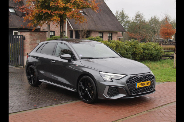 Audi A3 Sportback 35 TFSI S edition | 2X S-Line | Schuifdak | 19 Inch | Black Optic | NL-Auto |