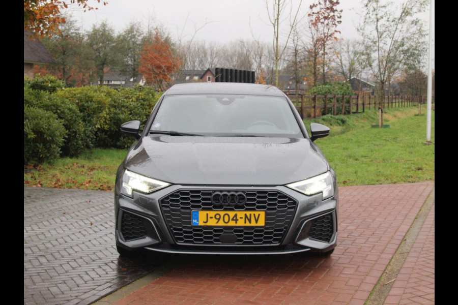 Audi A3 Sportback 35 TFSI S edition | 2X S-Line | Schuifdak | 19 Inch | Black Optic | NL-Auto |